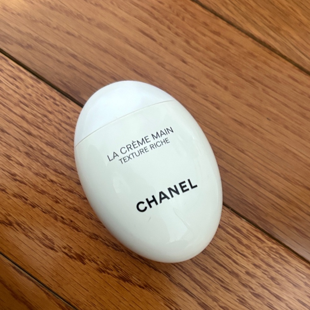 CHANEL La Crème Main Texture Riche - White Oval Hand Cream
